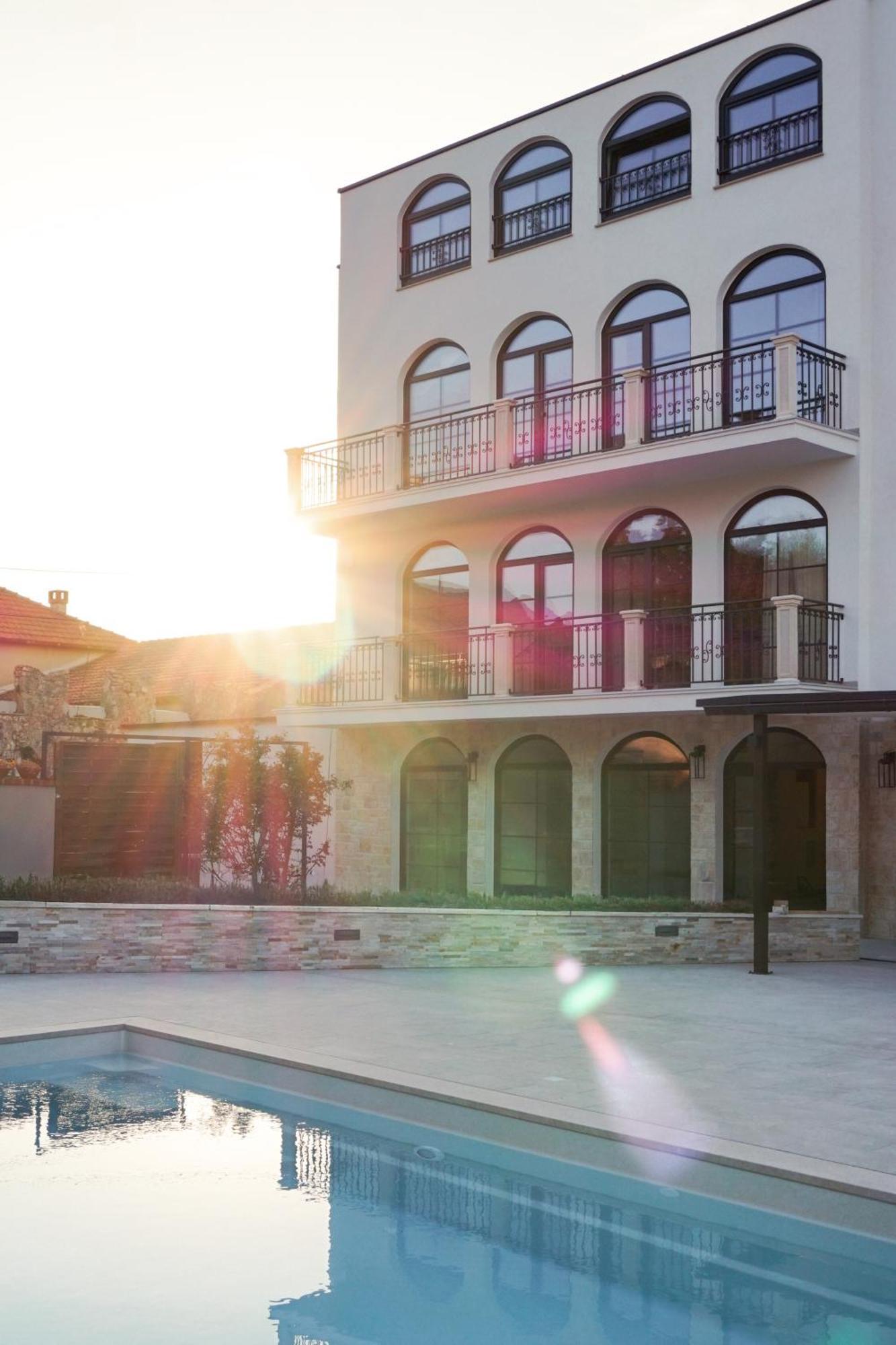 Stari Dvor Hotel 3*